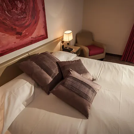 By Ihg