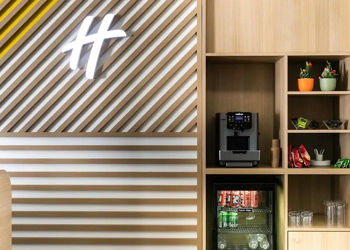 By Ihg ホテル ペルピニャン